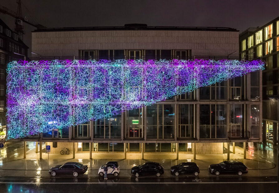 Kinetic Light Sculpture by Rosalie covering the fassade of the Hamburg State Opera